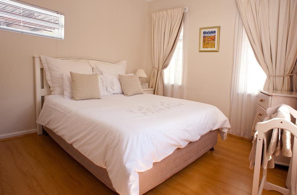 Squirrels Way Cottages Кейптаун Номер фото